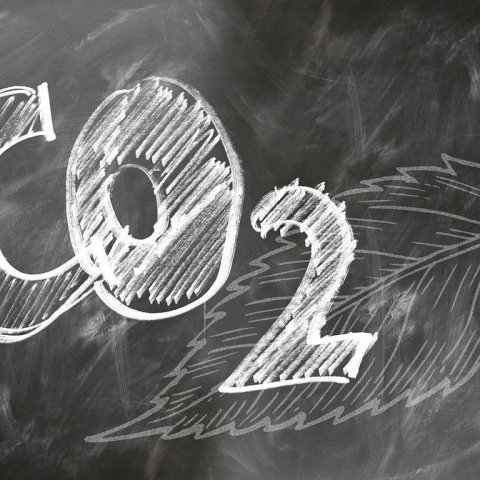 Zdjęcie: CBAM dla małych importerów: kiedy obowiązek nie dotyczy (2026)
